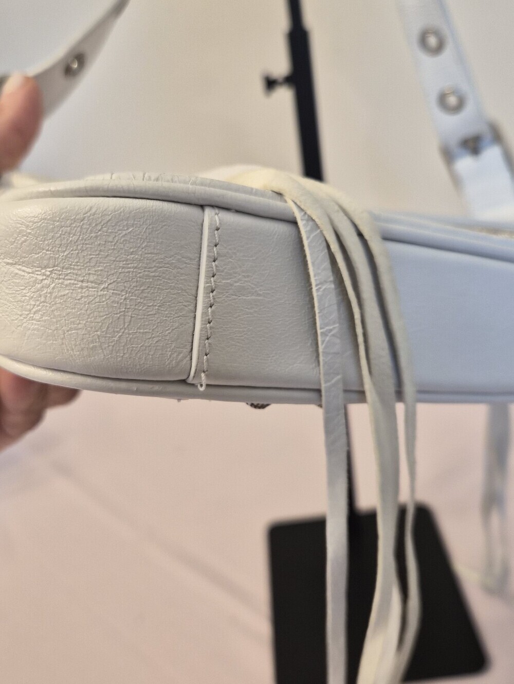 Balenciaga Le Cagole Shoulder Bag – Optic White - Picture 8 of 13